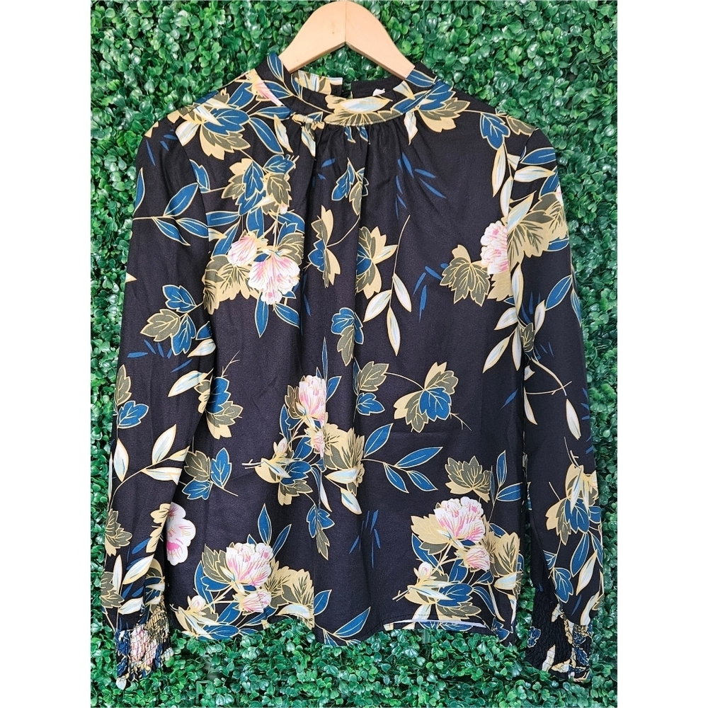 Highneck Blouse - Picture 2 of 7